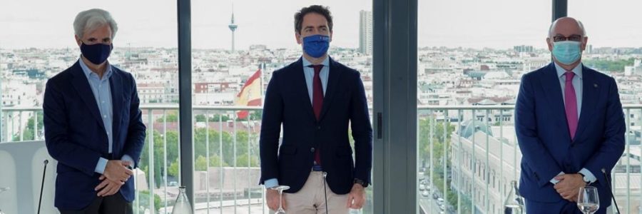 Ciclos de debate con líderes políticos y económicos