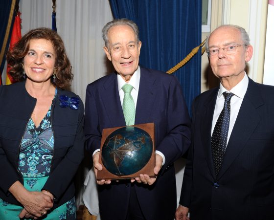 JUAN-MIGUEL VILLAR MIR «ESPAÑOL UNIVERSAL» 2012