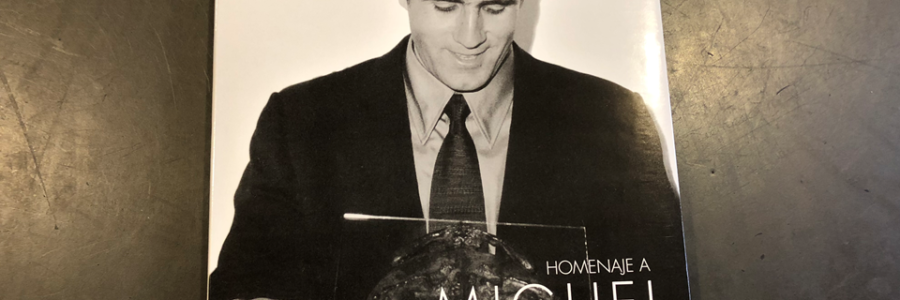 LIBRO HOMENAJE MIGUEL INDURAIN «ESPAÑOL UNIVERSAL» 2002
