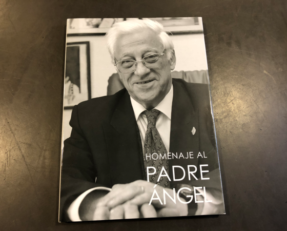 LIBRO HOMENAJE  PADRE ÁNGEL GARCÍA «ESPAÑOL UNIVERSAL» 2005