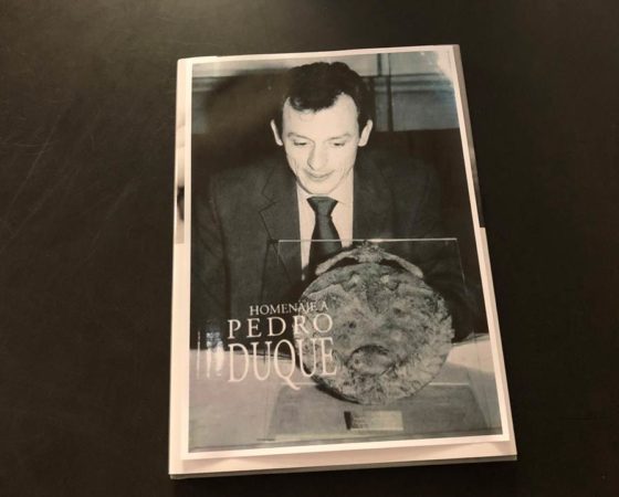 LIBRO HOMENAJE PEDRO DUQUE «ESPAÑOL UNIVERSAL» 2004