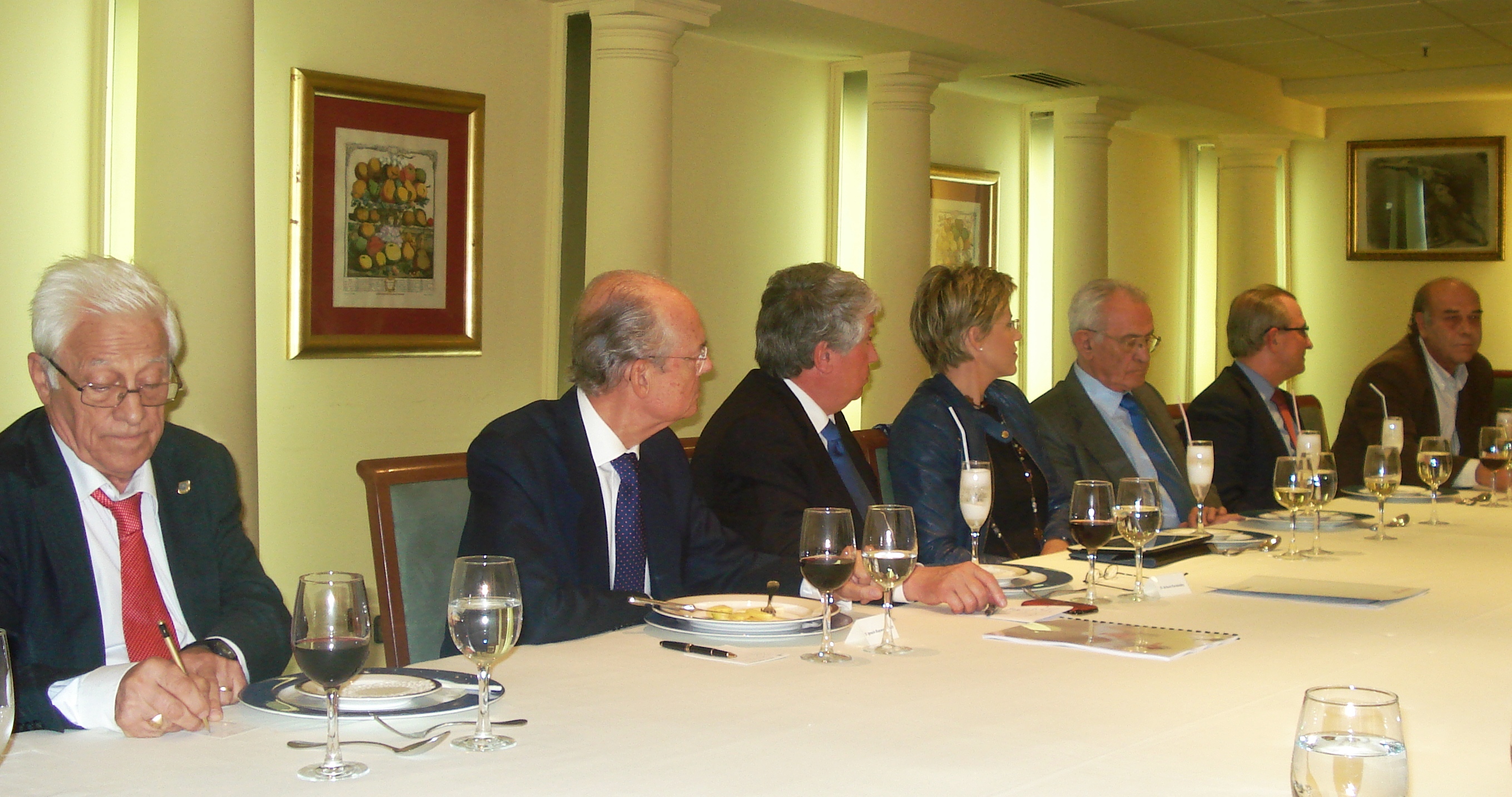 TRIBUNA INDEPENDIENTE con D. Arturo Fernández 3.11.11