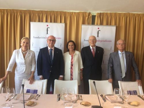 Dña. Benita Ferrero-Waldner, D. Aldo Olcese Santonja, Dña. Ana Santos Aramburo, D. José Manuel Romay Beccaría e Ignacio Buqueras y Bach