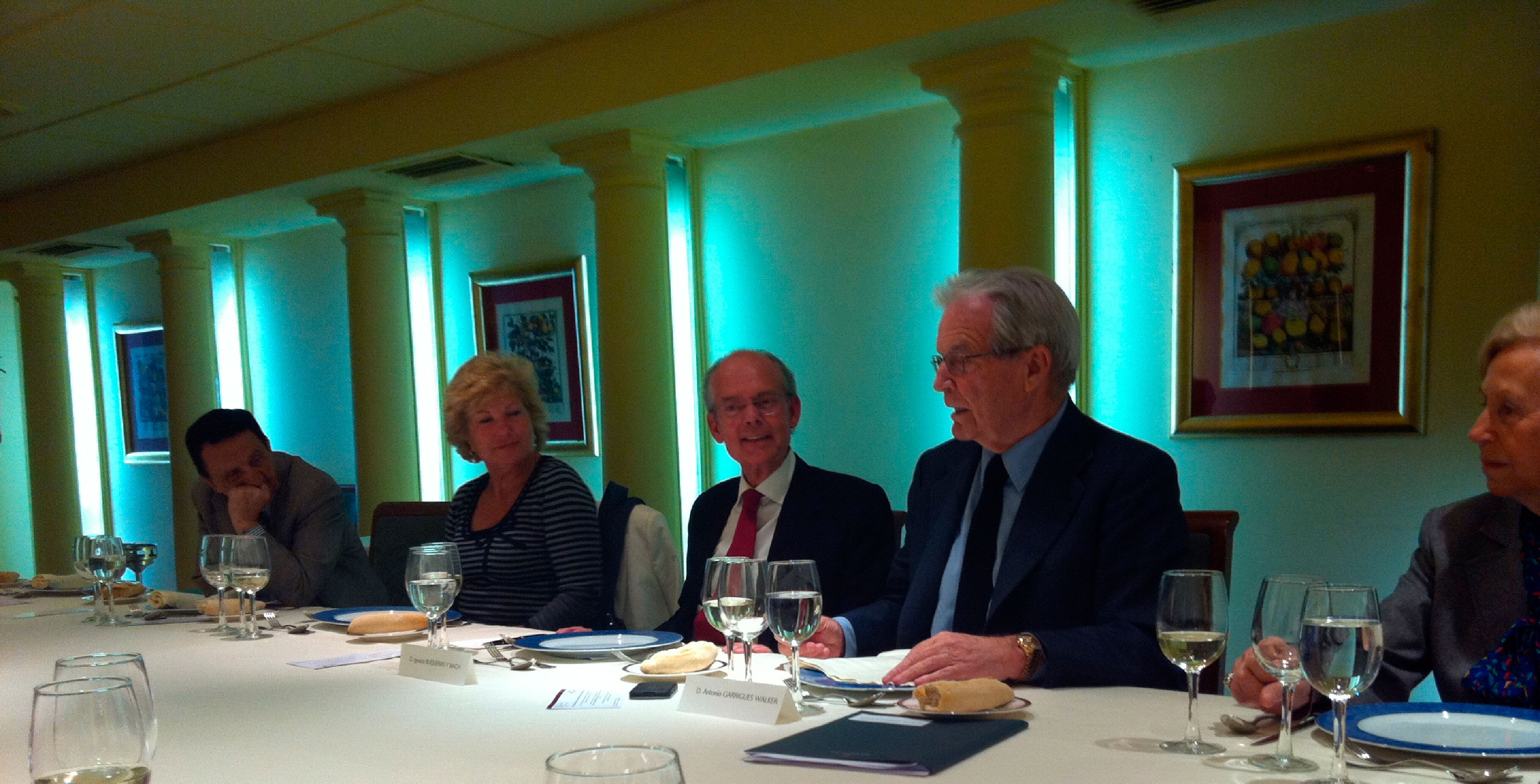 TRIBUNA INDEPENDIENTE CON D. ANTONIO GARRIGUES WALKER 6.04.11